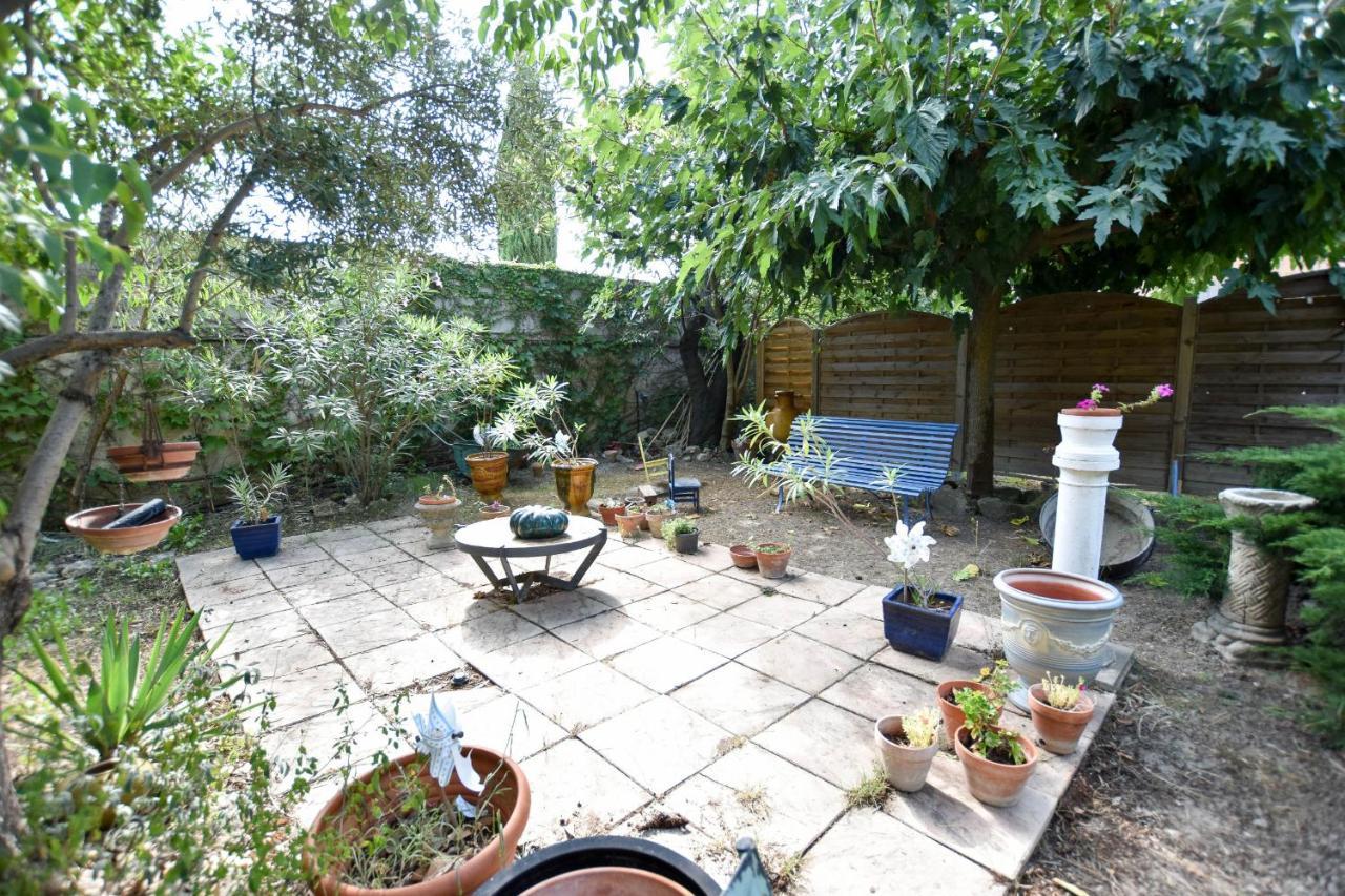 Moulin Rose, Parking - Jardin Apartman Arles Kültér fotó