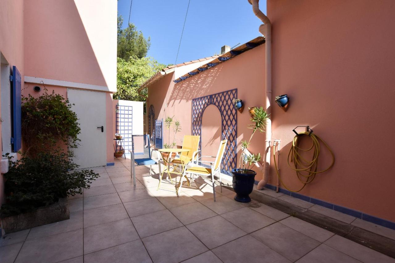 Moulin Rose, Parking - Jardin Apartman Arles Kültér fotó